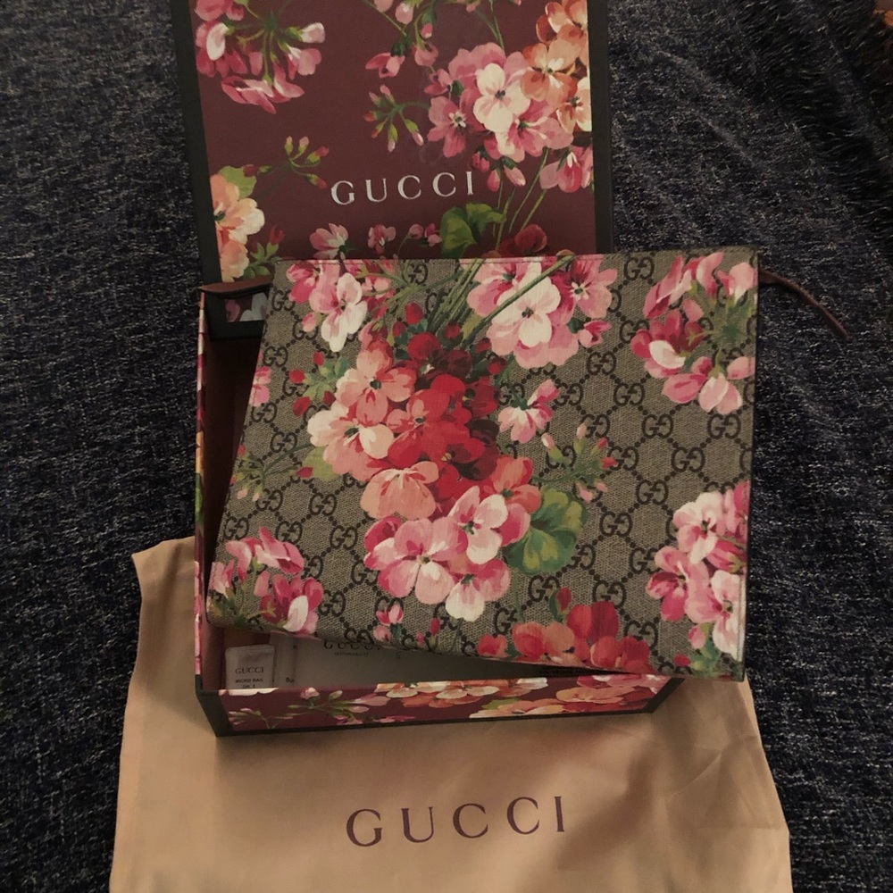 COPY - Gucci blooms clutch